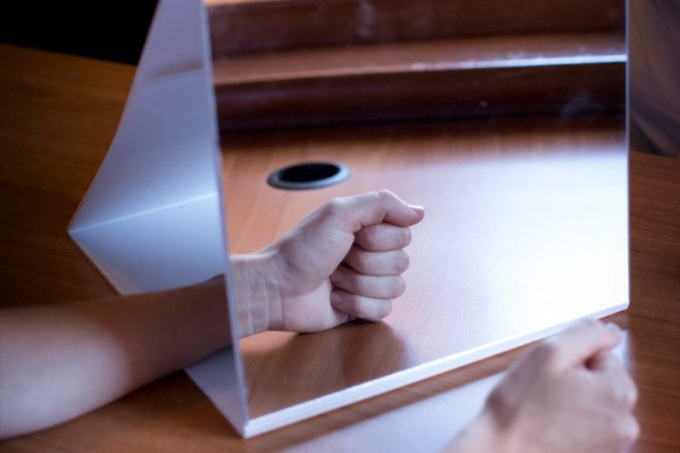 Central Victorian Hand Therapy - Use of a mirror box has been found to improve chronic pain